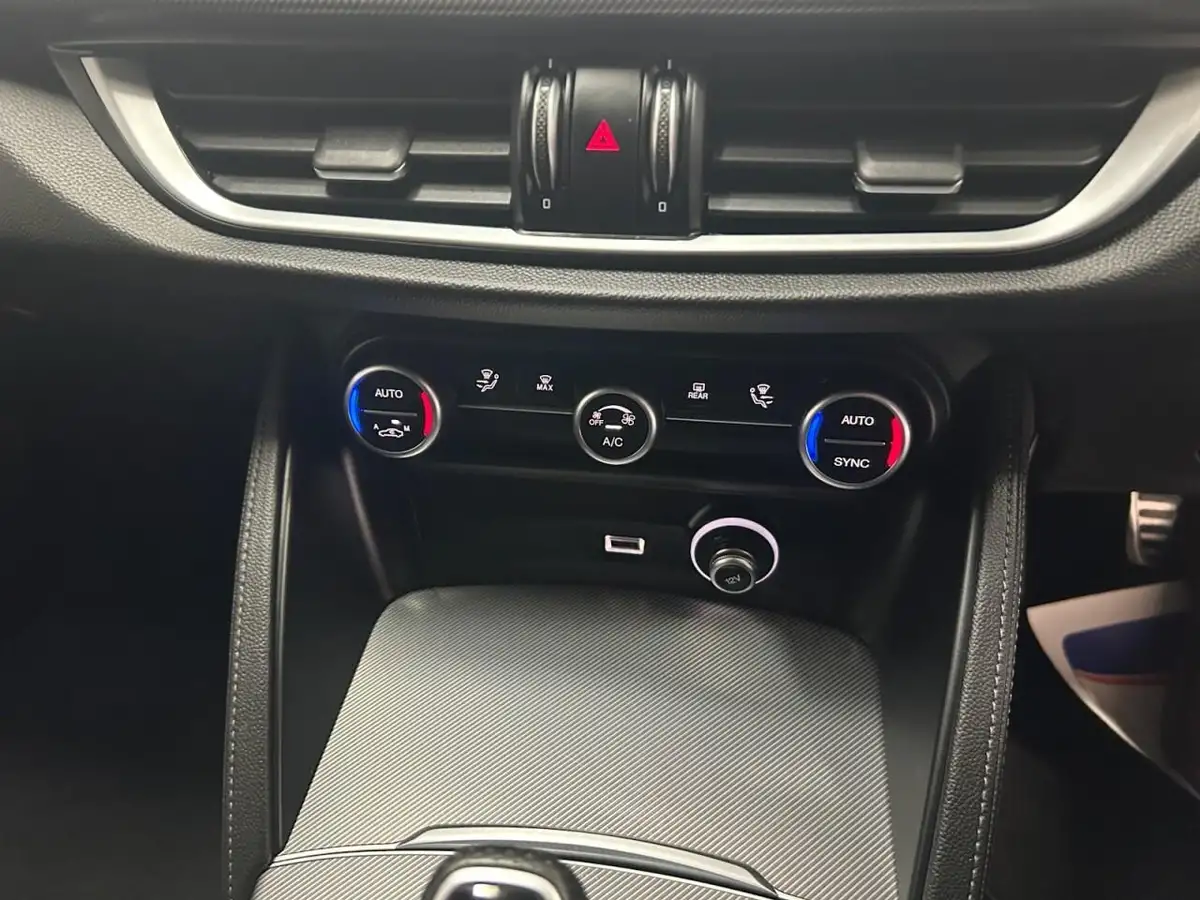 2022-alfa-romeo-stelvio-20-sprint-197bhp-big-30