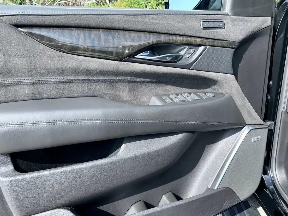 2019-cadillac-escalade-62-platinum-big-32