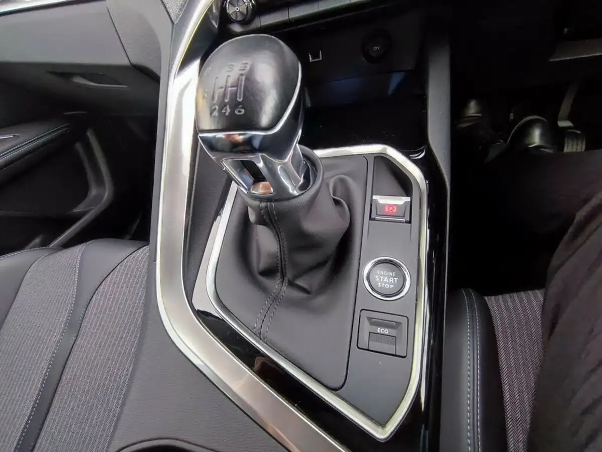 2022-peugeot-3008-suv-12-puretech-allure-premium-big-22