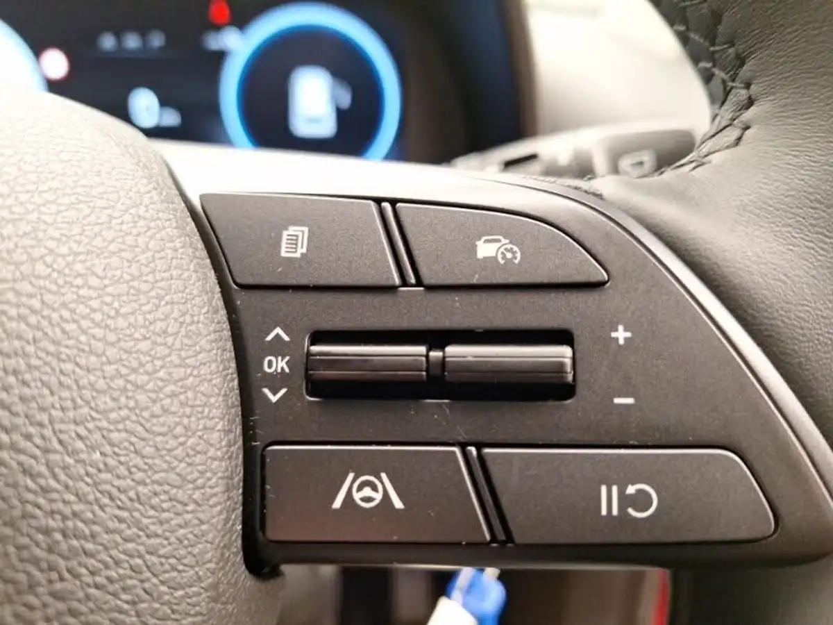 2025-hyundai-i20-10-t-gdi-premium-big-16