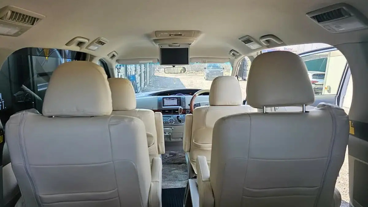 2012-toyota-estima-aeras-24-big-27