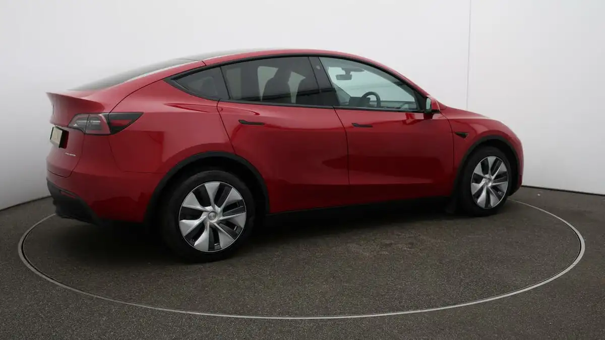 2022-tesla-model-y-e-long-range-big-43