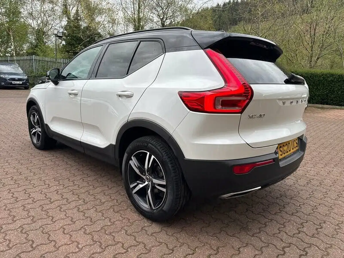 2020-volvo-xc40-15-t3-r-design-big-2