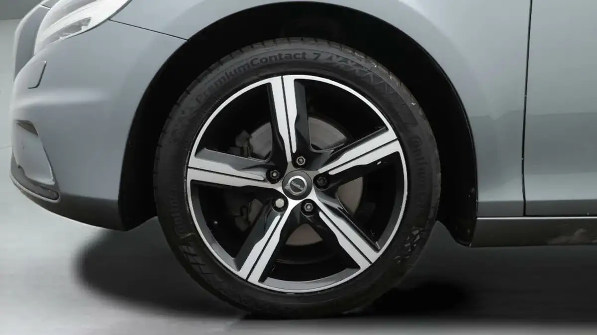 2019-volvo-v40-20-t3-r-design-edition-big-18