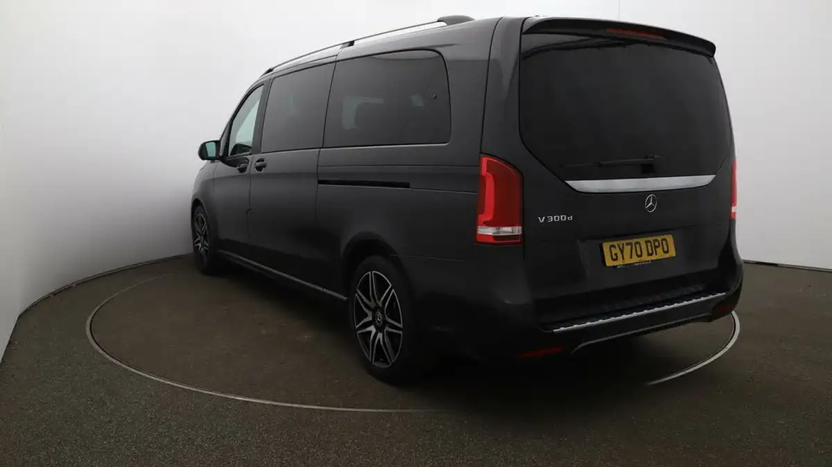 2020-mercedes-benz-v-class-20d-v300d-amg-line-extra-long-big-56