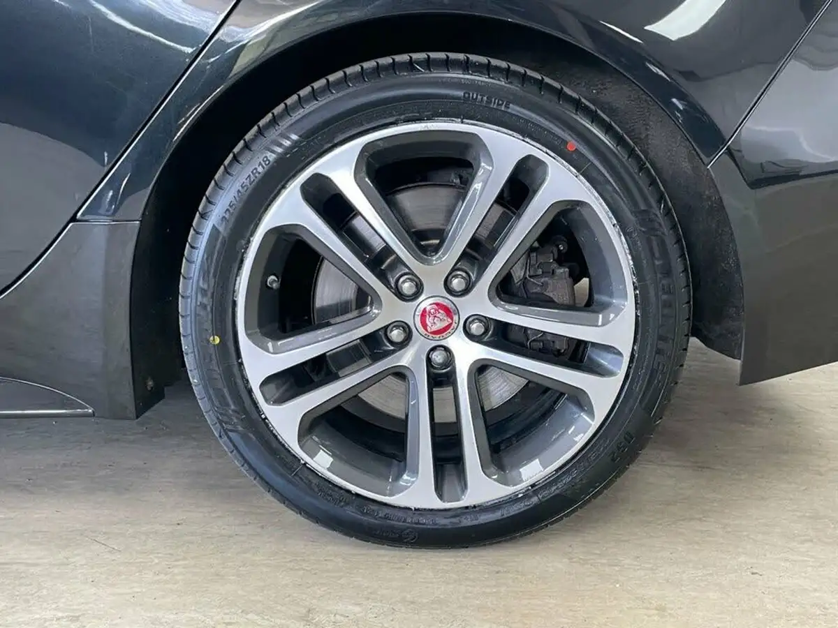 2019-jaguar-xe-20d-r-dynamic-s-big-15