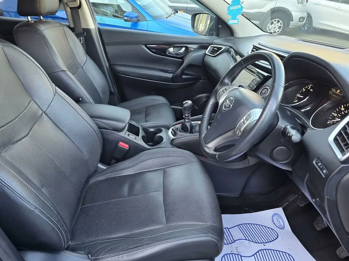 2016-nissan-qashqai-12-dig-t-tekna-big-36