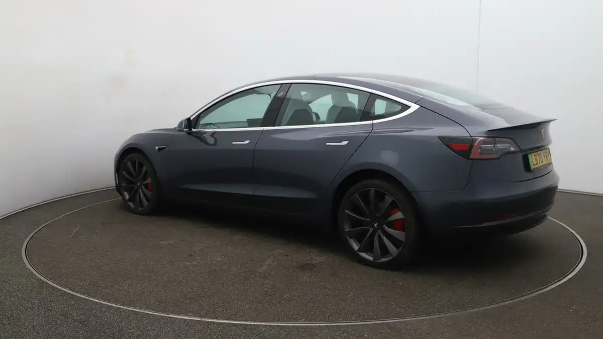 2020-tesla-model-3-e-performance-big-26