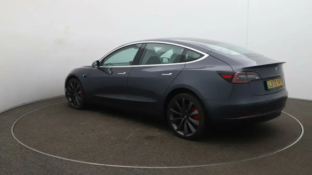 2020-tesla-model-3-e-performance-big-5