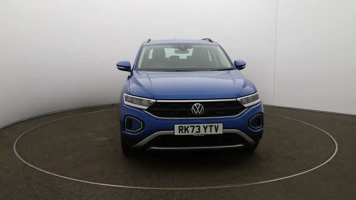 2023-volkswagen-t-roc-10-tsi-life-big-2