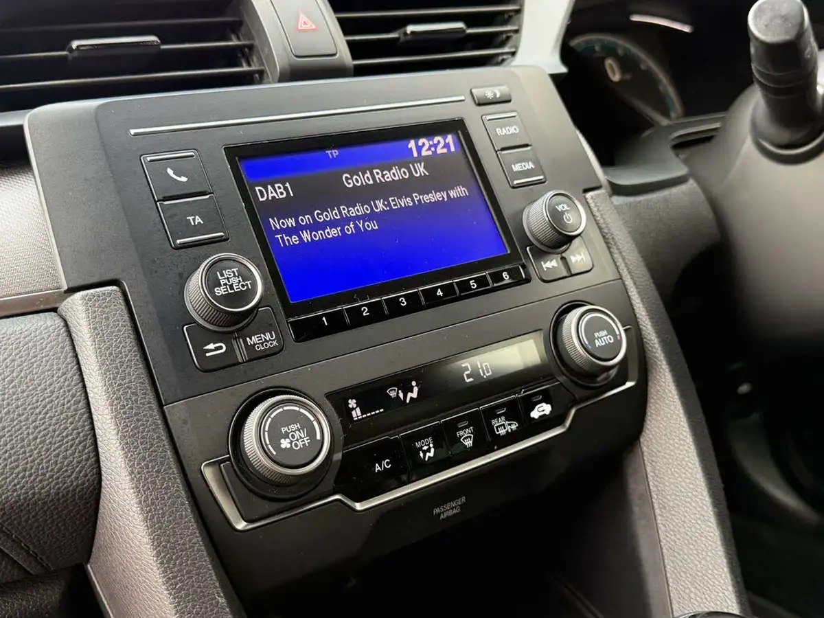 2018-honda-civic-10-vtec-turbo-se-126ps-hatchback-5d-big-27