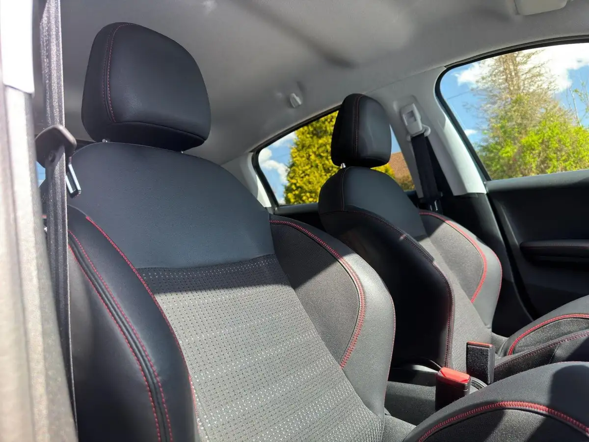 2019-peugeot-208-12-puretech-gt-line-110bhp-big-17