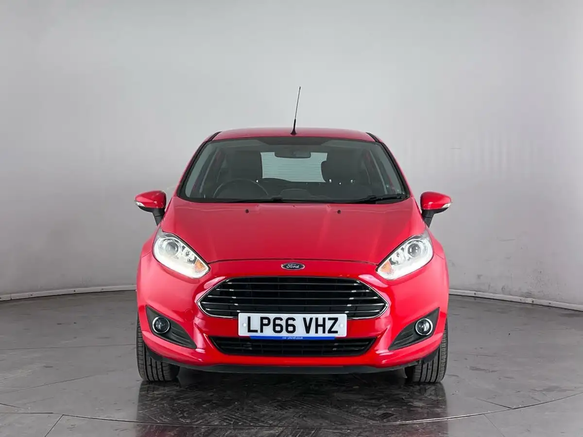 2016-ford-fiesta-125-zetec-5d-big-1