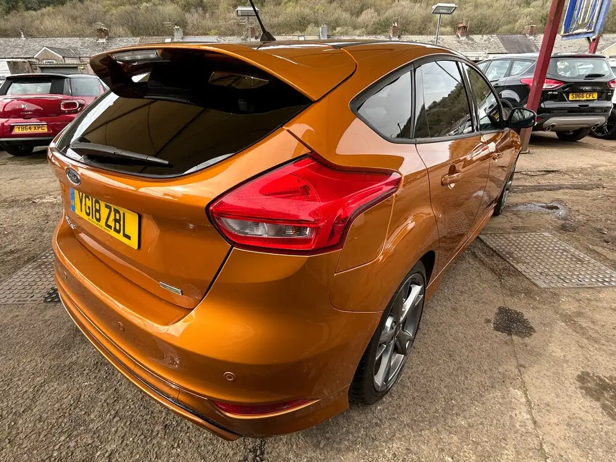 2018-ford-focus-10t-st-line-x-140ps-hatchback-big-4
