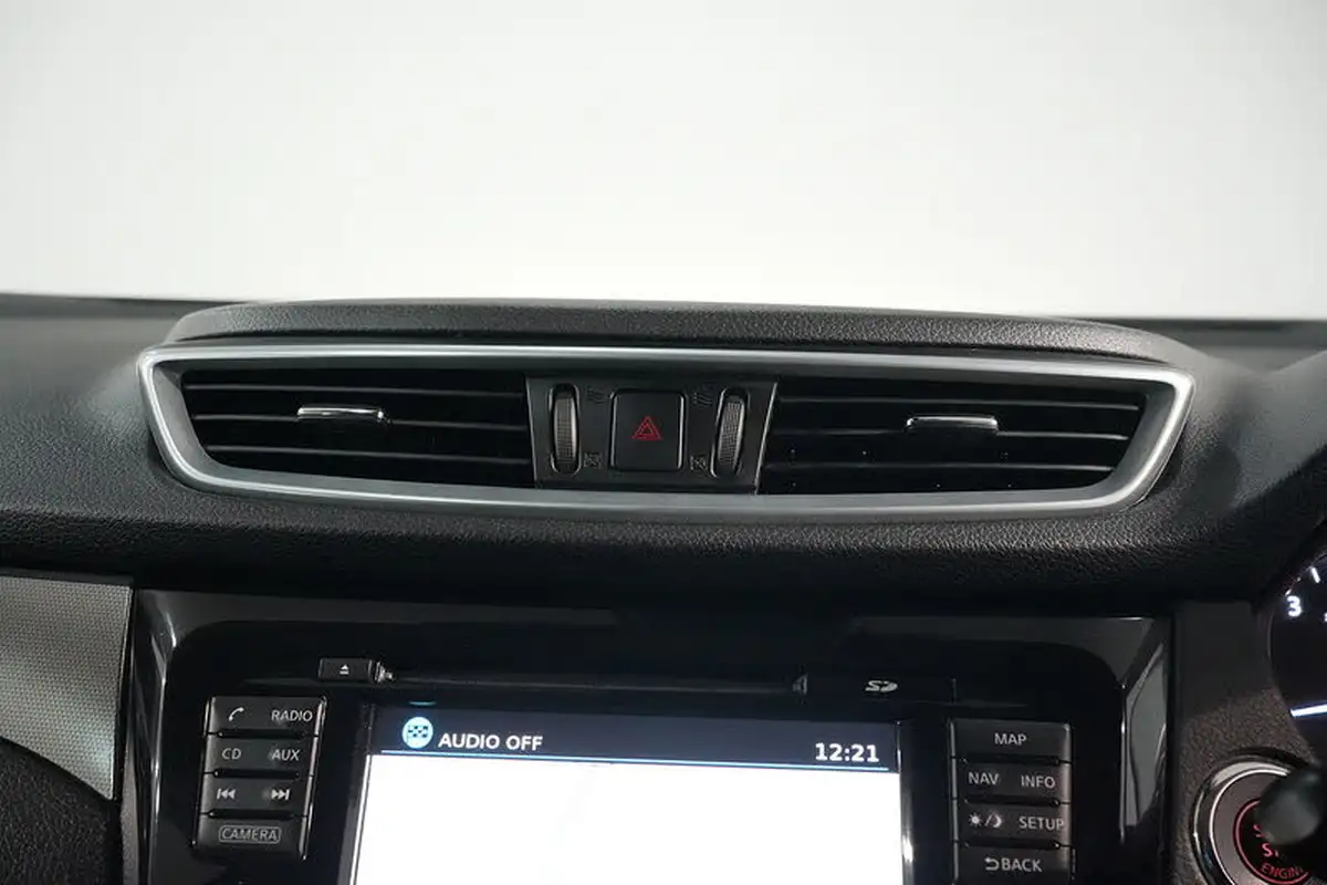2018-nissan-qashqai-12-dig-t-n-connecta-big-33