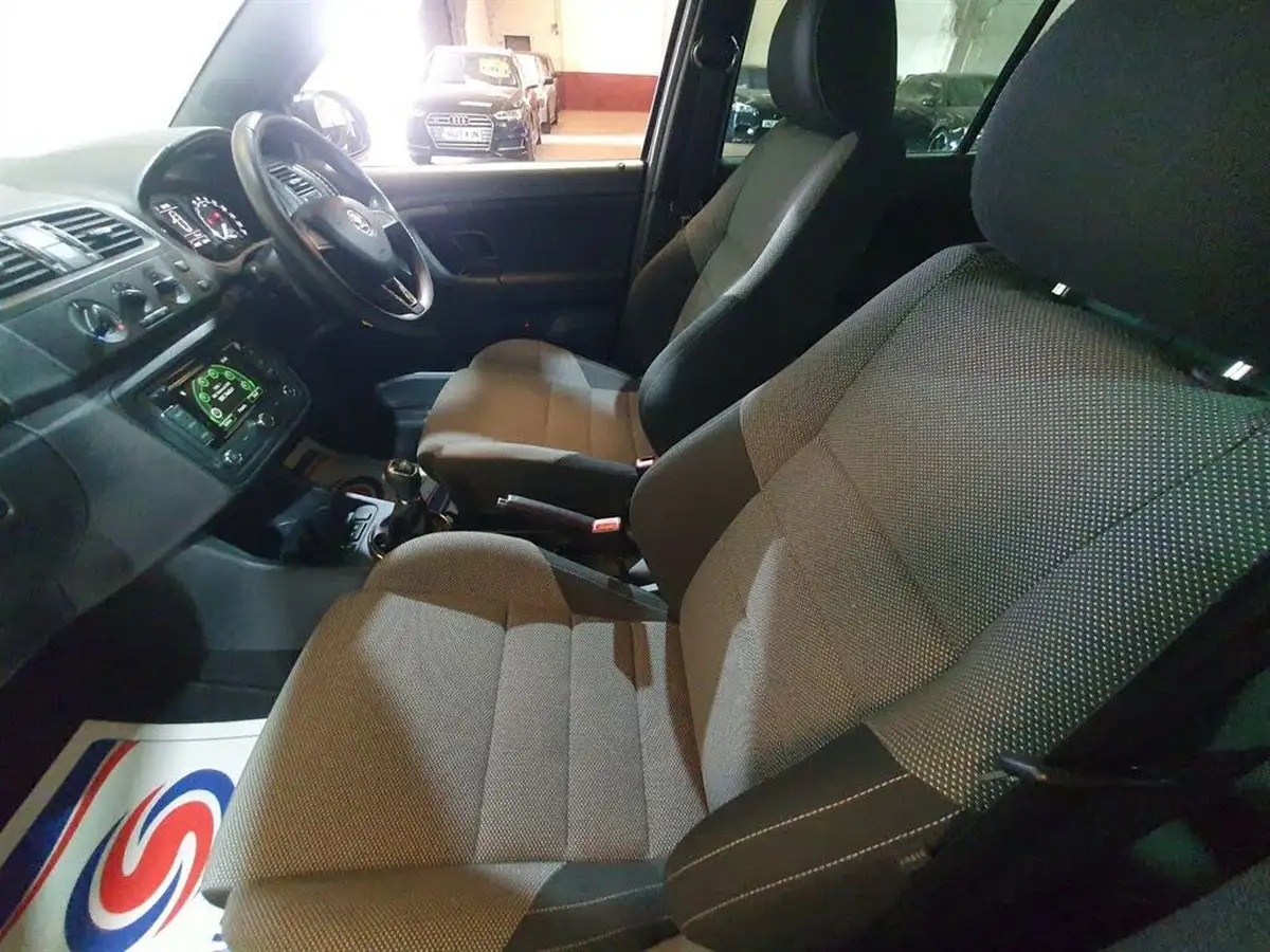 2014-skoda-fabia-12-black-edition-hatchback-big-21