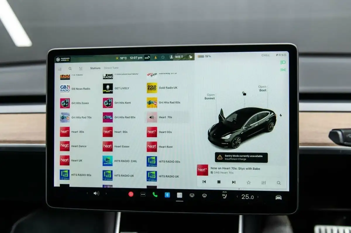 2020-tesla-model-3-e-performance-big-19