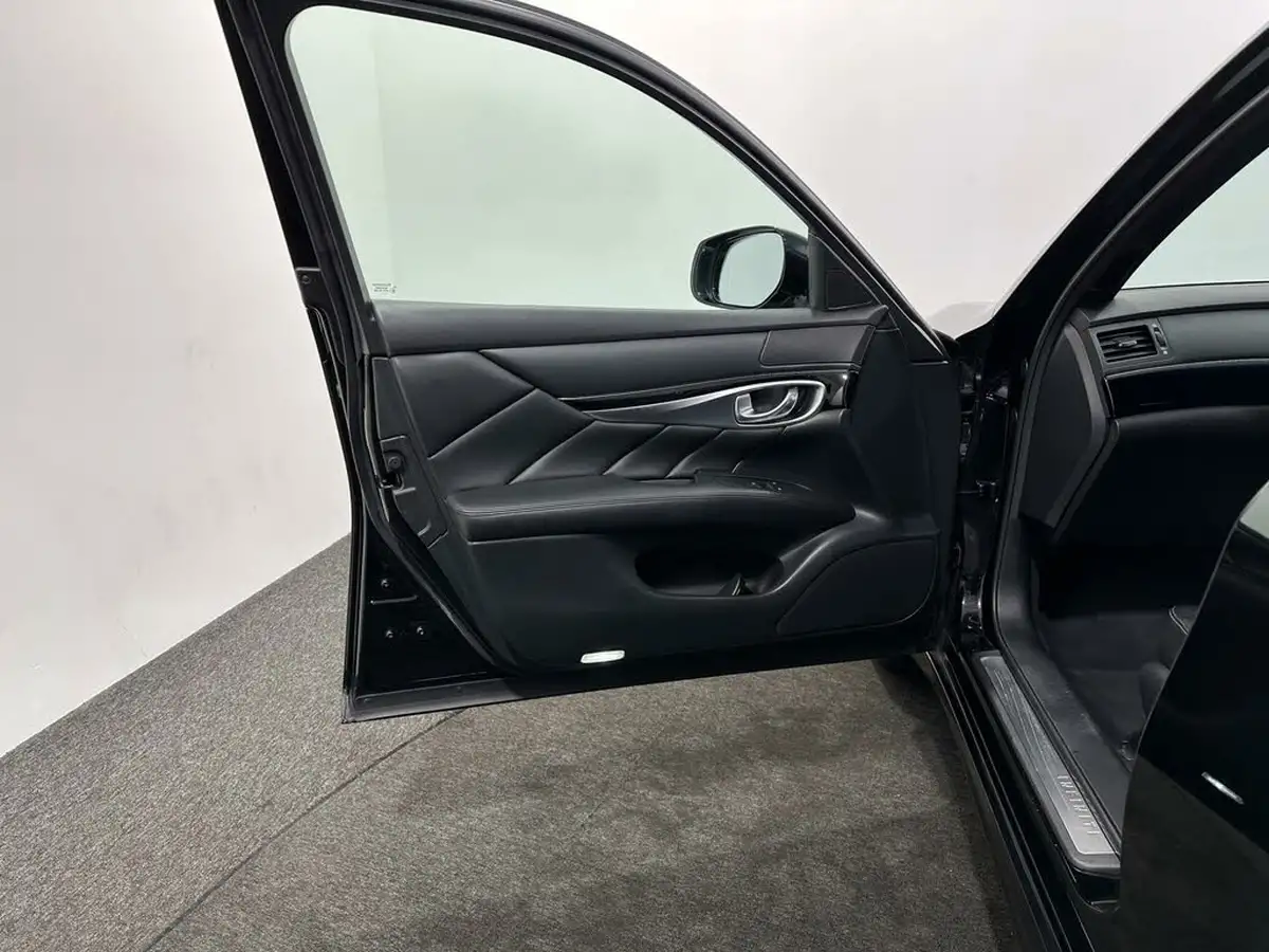 2016-infiniti-q70-22td-sport-big-33
