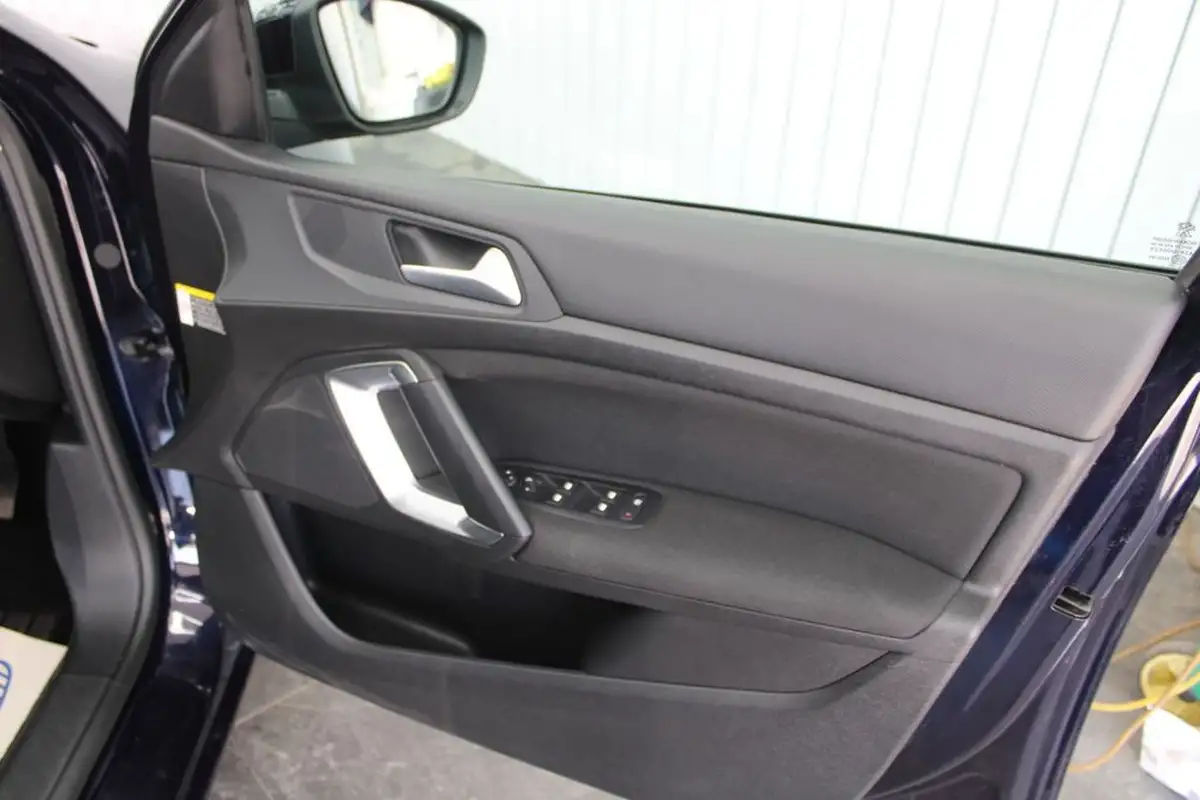 2015-peugeot-308-sw-20-bluehdi-allure-big-24