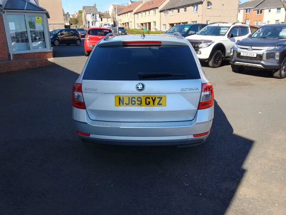 2019-skoda-octavia-20tdi-se-l-estate-dsg-big-7