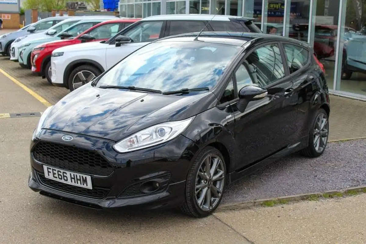 2016-ford-fiesta-10t-st-line-125ps-3d-big-2
