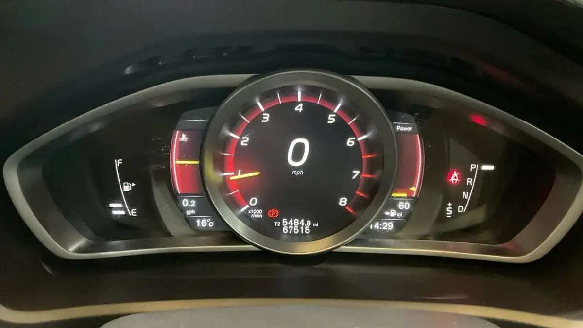 2019-volvo-v40-15-t2-r-design-big-7