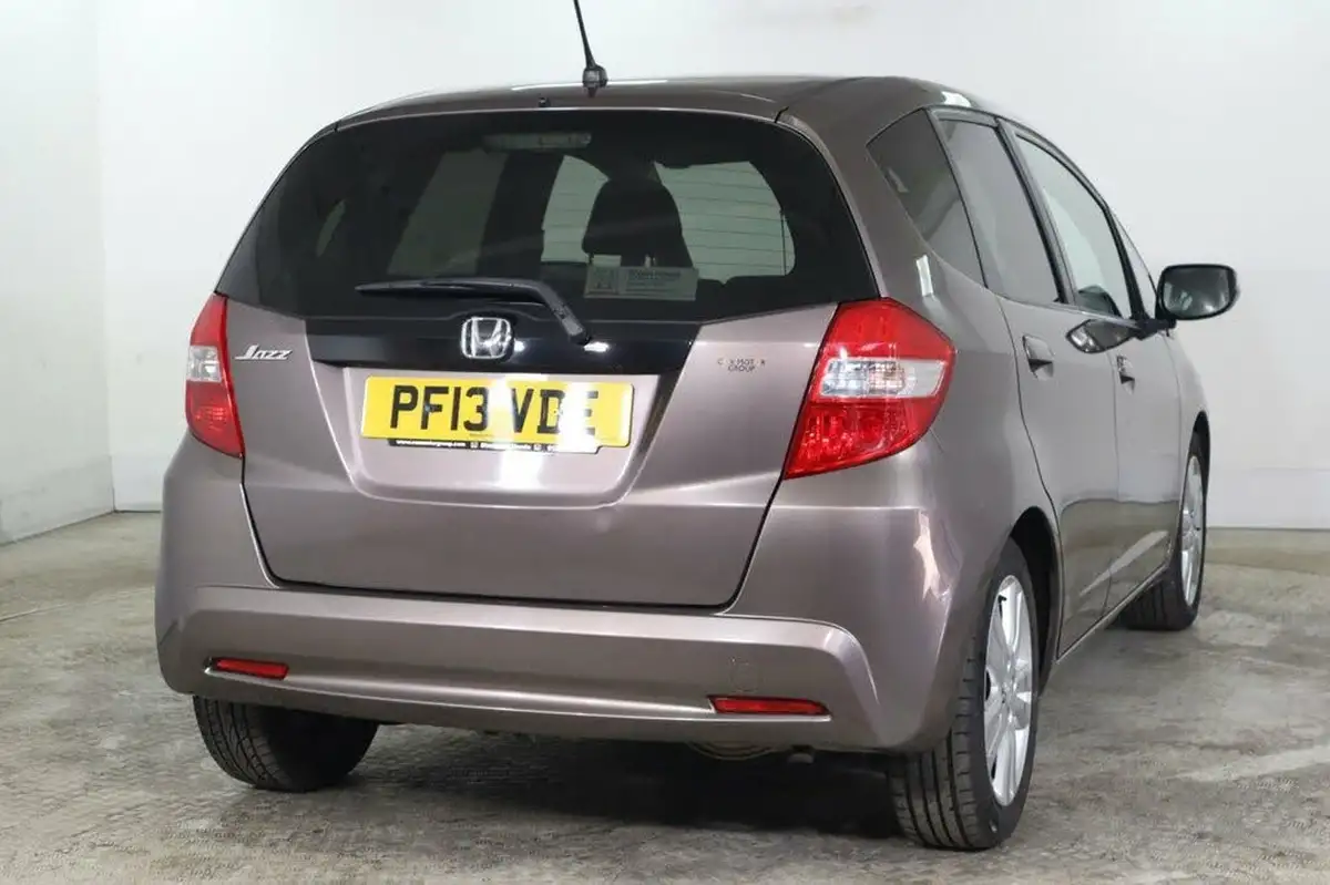 2013-honda-jazz-14-es-plus-big-3