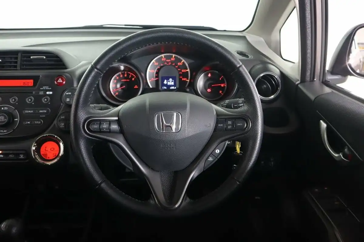 2013-honda-jazz-14-es-plus-big-27