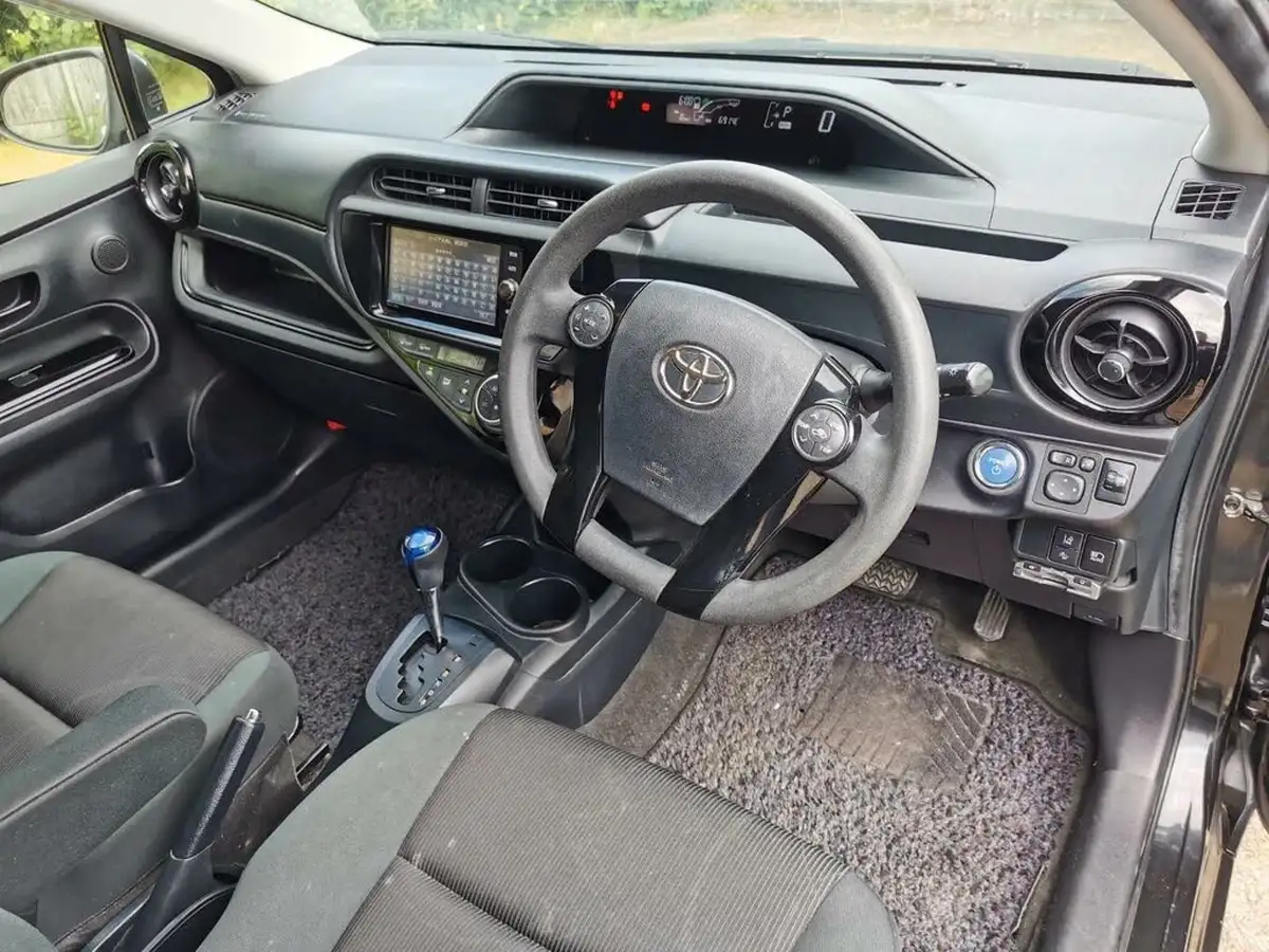 2016-toyota-aqua-15-hybrid-vvt-i-cvt-big-27