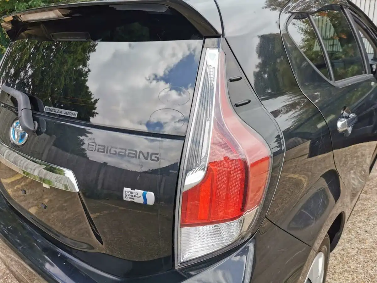 2016-toyota-aqua-15-hybrid-vvt-i-cvt-big-51