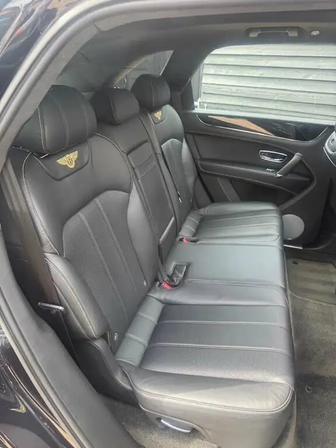 2019-bentley-bentayga-40-v8-big-17