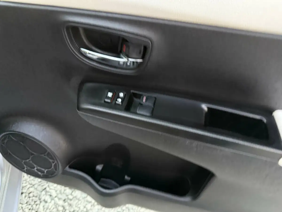 2013-toyota-yaris-133-trend-vvt-i-5d-big-44