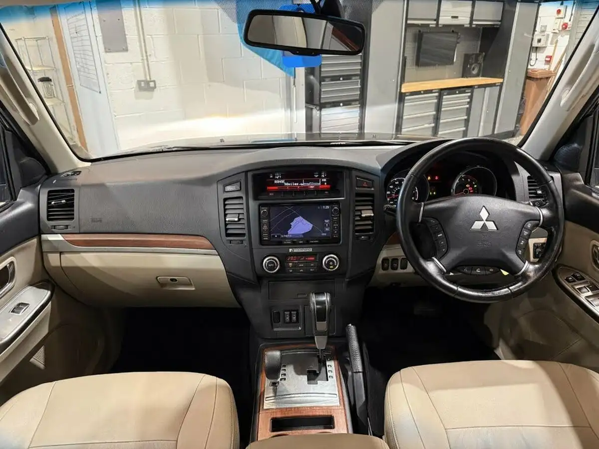 2014-mitsubishi-shogun-32td-sg4-big-10