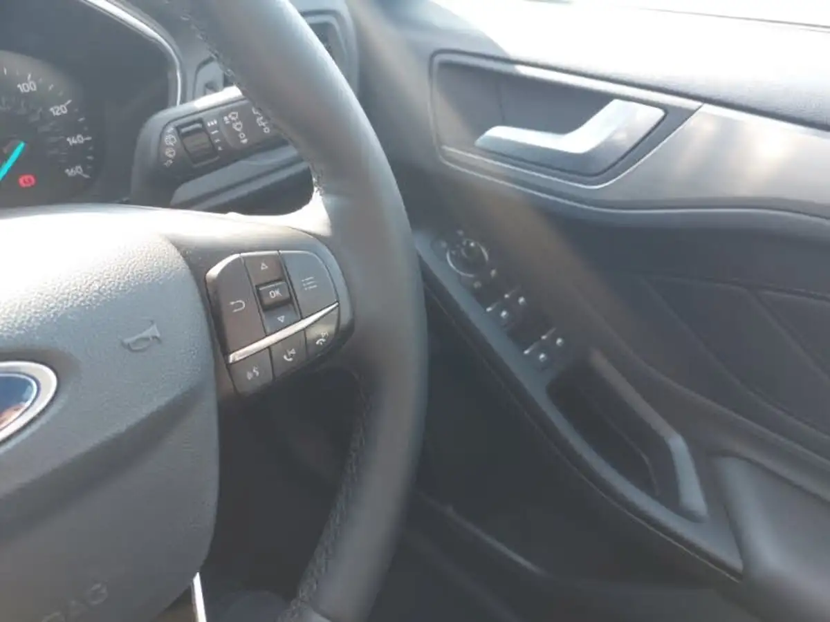 2022-ford-focus-10t-titanium-155ps-hybrid-mhev-hatchback-big-18