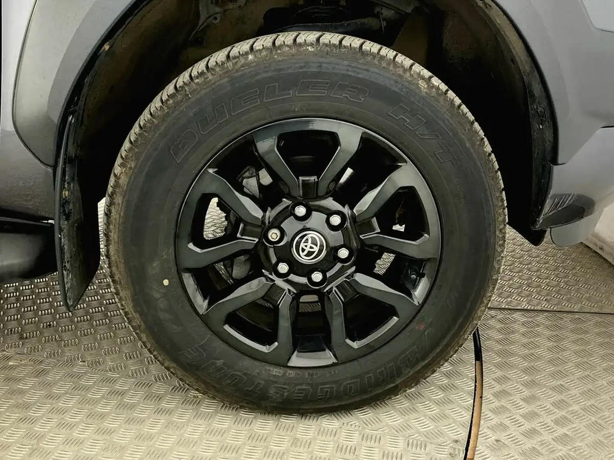 2021-toyota-hi-lux-28d-4d-invincible-x-at35-204hpeu6dt-e-big-8