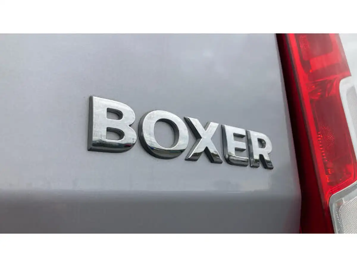 2023-peugeot-boxer-22-bluehdi-professional-premium-335-l3h2-panel-big-21