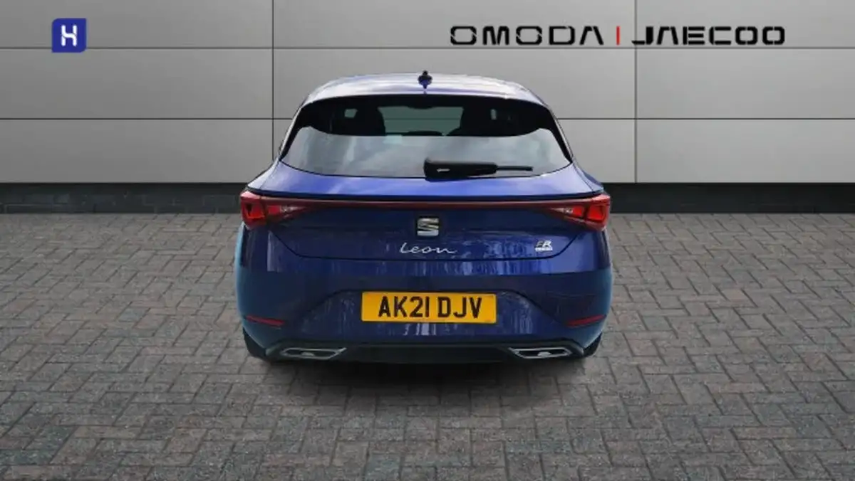 2021-seat-leon-14-e-hybrid-fr-hatchback-big-6