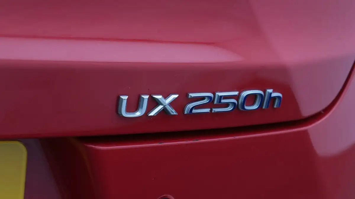2019-lexus-ux-250h-20-ux-premium-pack-without-navigation-big-22