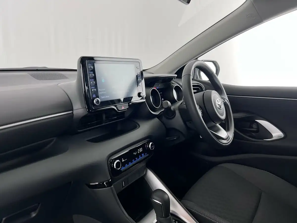 2023-toyota-yaris-15-vvt-i-design-big-12