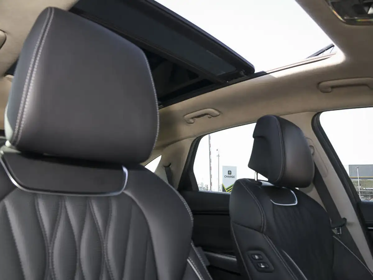 2025-genesis-gv70-22-d-luxury-line-big-13