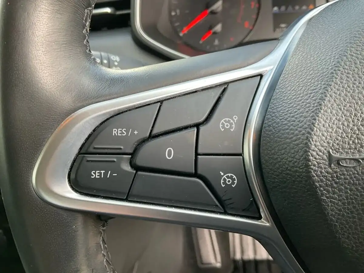 2021-renault-clio-10-sce-iconic-75bhp-big-22