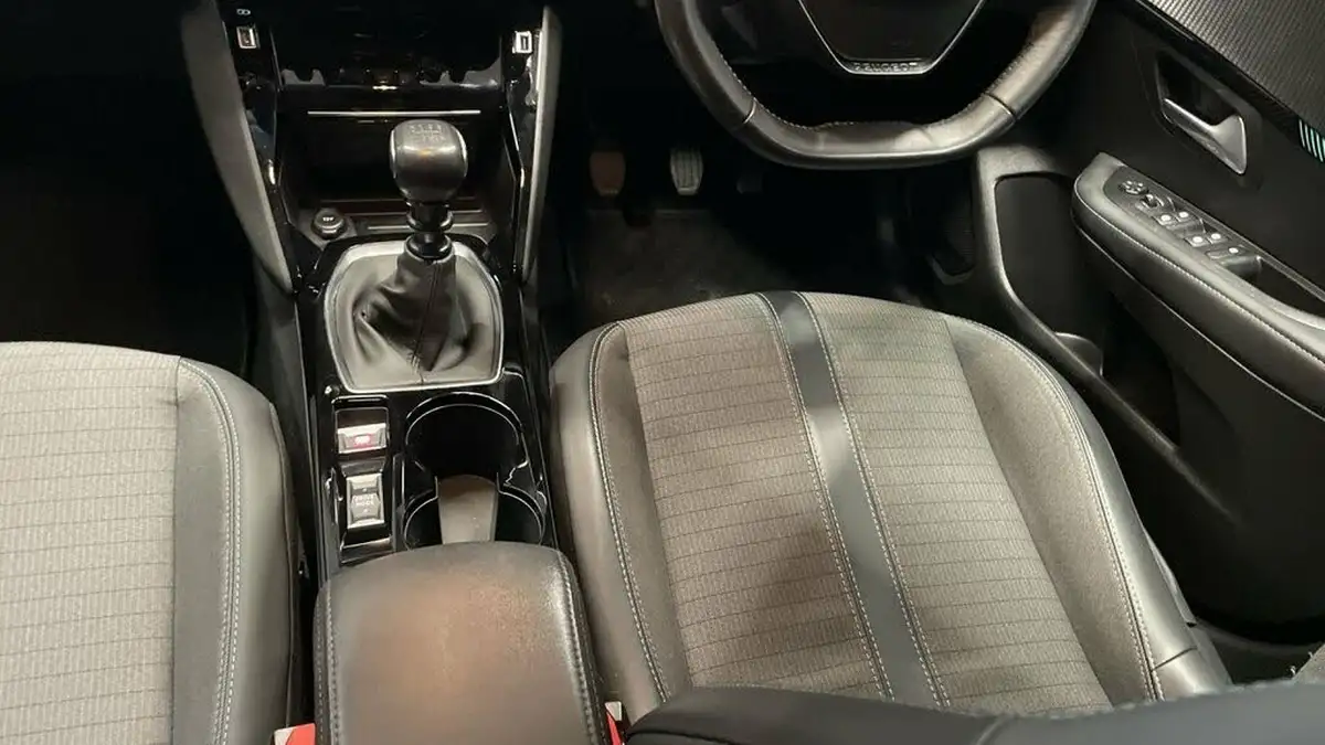 2020-peugeot-208-12-puretech-allure-premium-100bhp-big-14