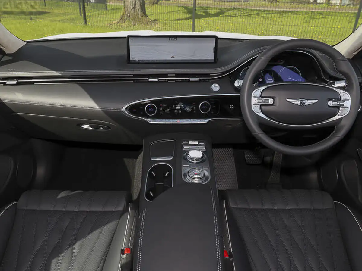 2025-genesis-gv70-22-d-luxury-line-big-2