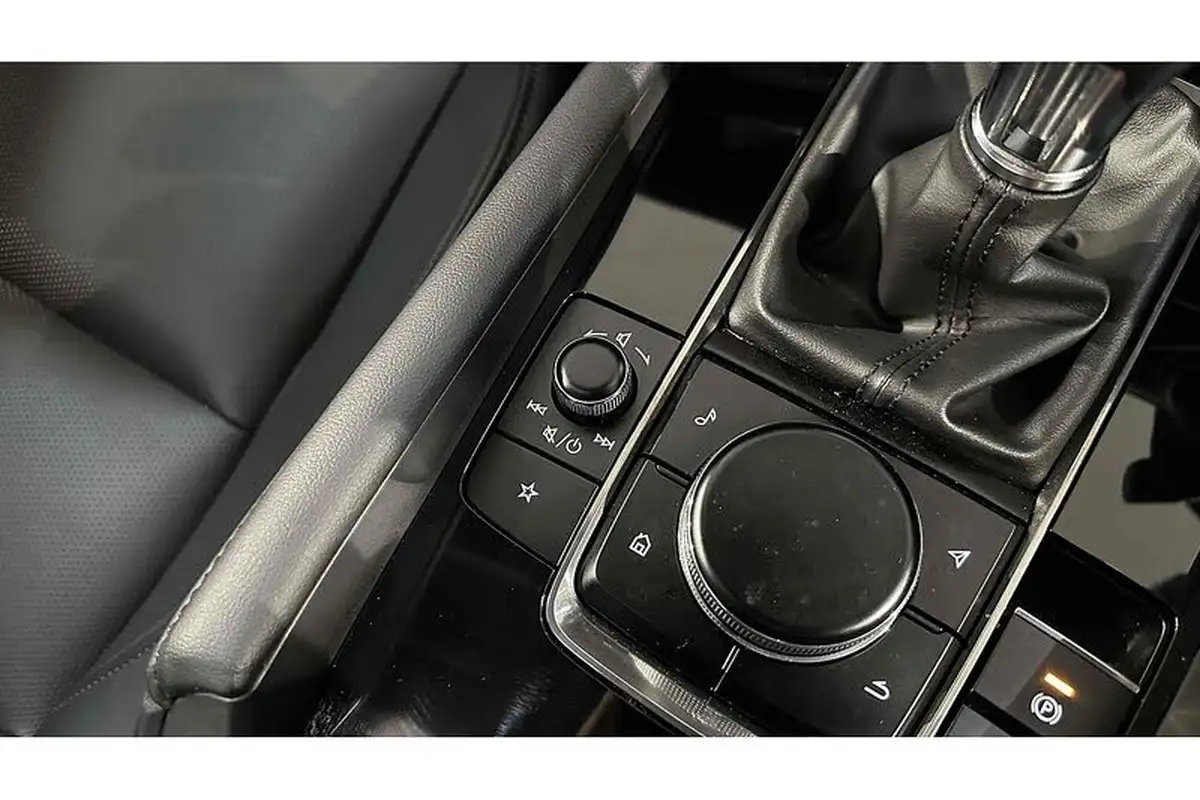 2022-mazda-mazda3-20-gt-sport-186ps-saloon-4d-big-40