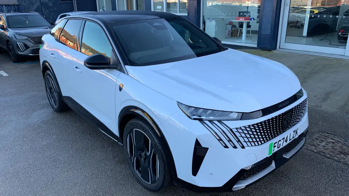 2024-peugeot-3008-suv-e-gt-big-49