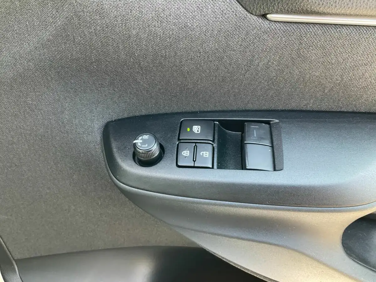 2022-toyota-yaris-15-vvt-i-icon-big-28