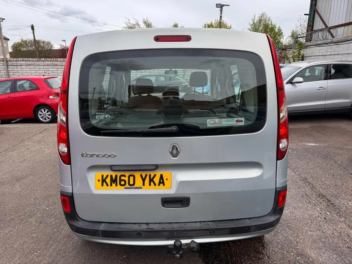 2011-renault-kangoo-16-expression-16v-105bhp-auto-big-3
