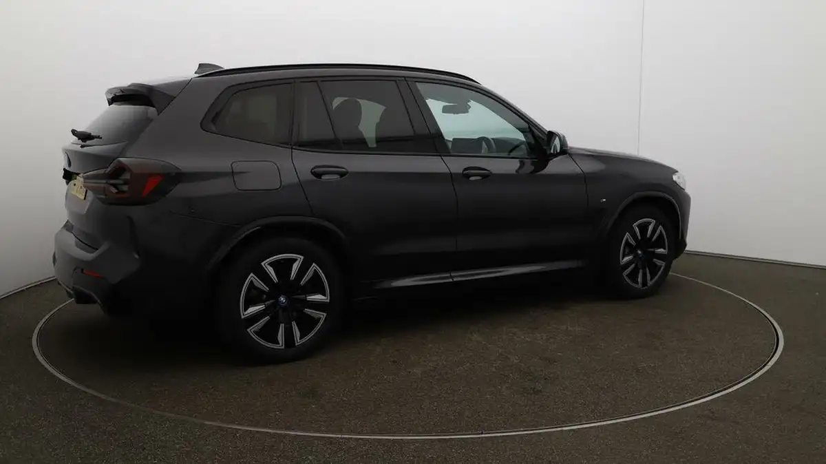2022-bmw-ix3-e-m-sport-big-46