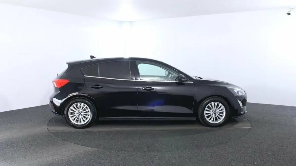 2021-ford-focus-15-titanium-edition-hatchback-big-7