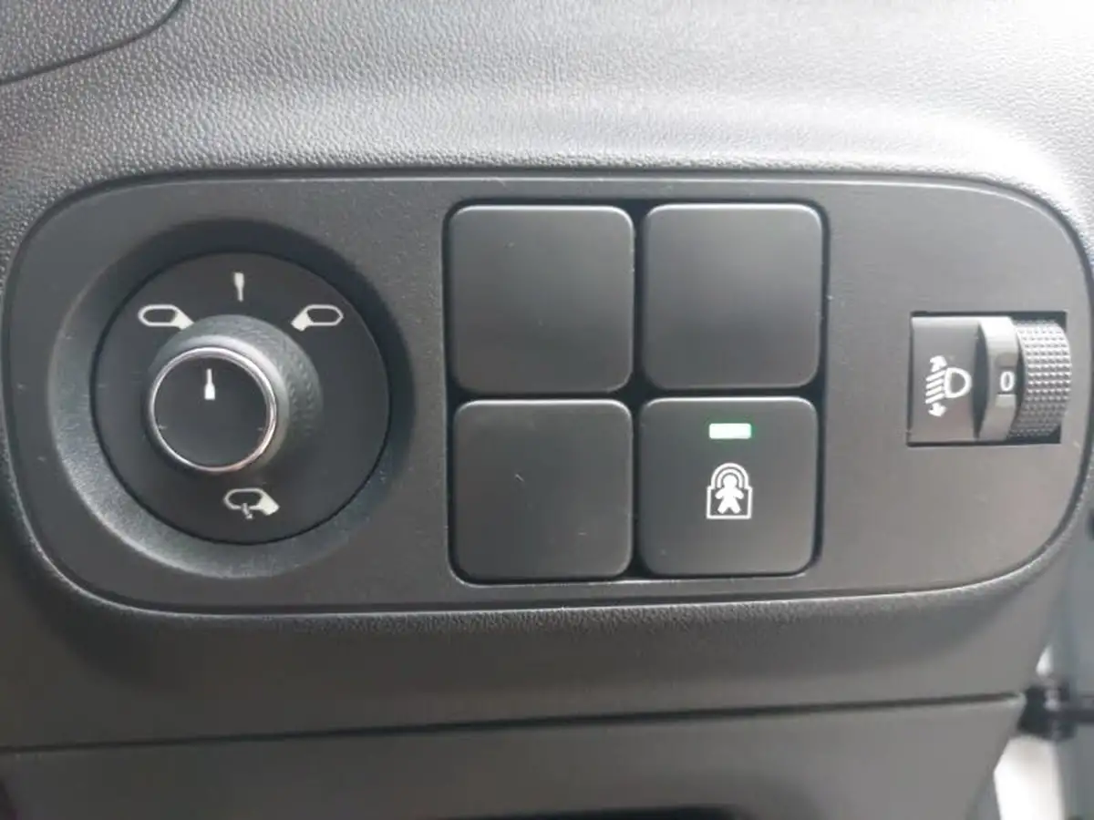 2022-citroen-c3-12-puretech-c-series-edition-83ps-ss-big-18
